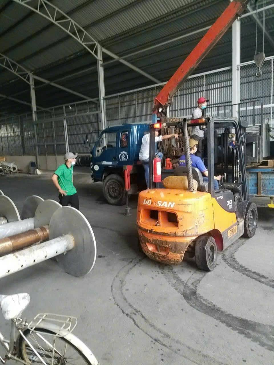 Di dời tổng kho lưu trữ hàng hóa và kho bãi logistics bốc xếp chuyên dụng