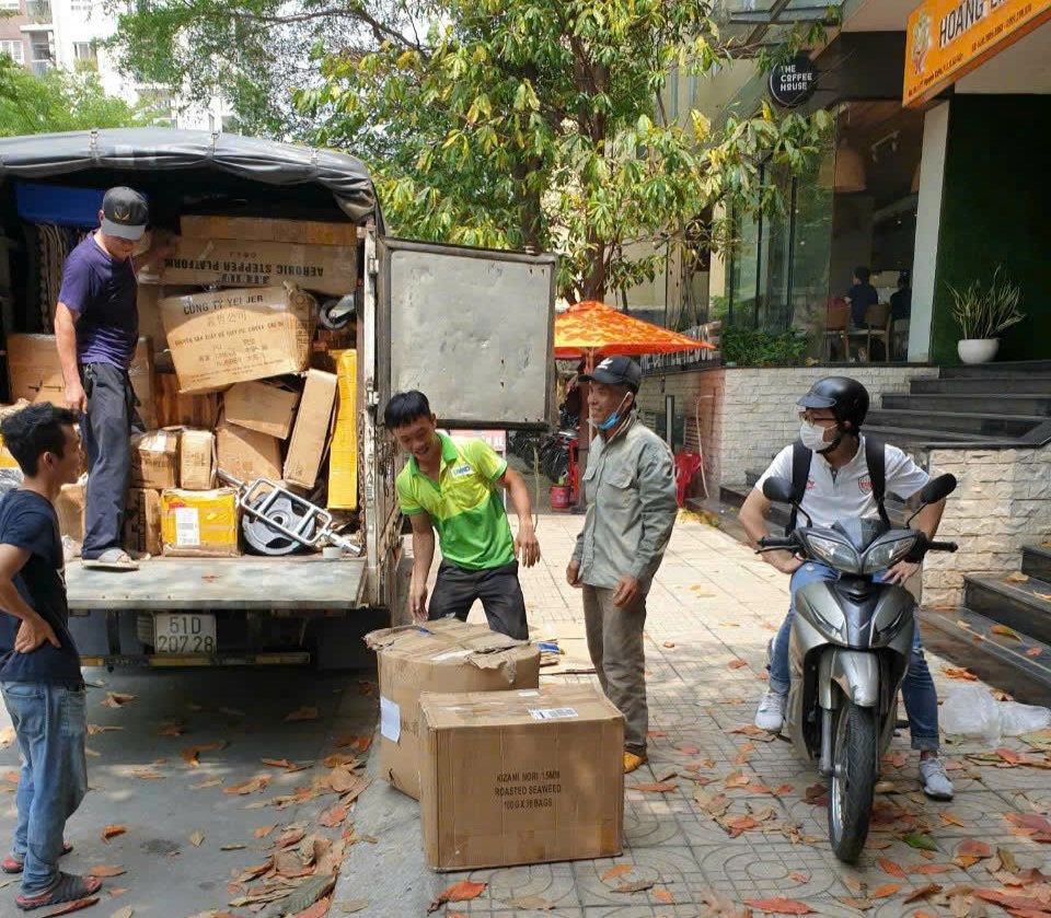 Đồ đạc được vận chuyển bằng xe tải