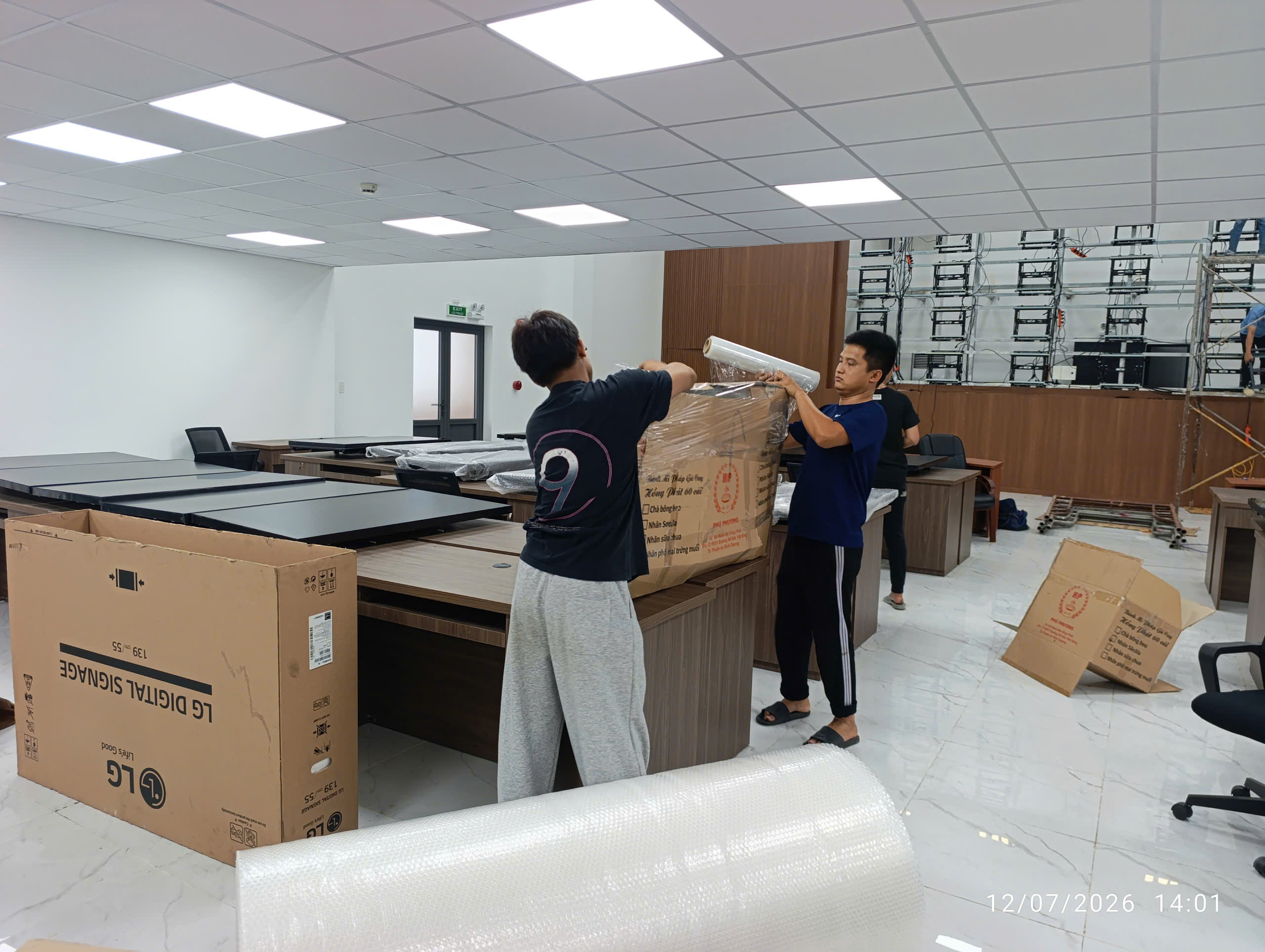 Nhân viên phân loại, đóng gói và bảo mật hồ sơ, tài liệu kế toán